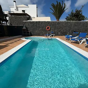 Adel 56, Private Heated Pool, Parking Playa Blanca (Lanzarote)